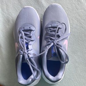 Nike size 8.5 women’s sneakers